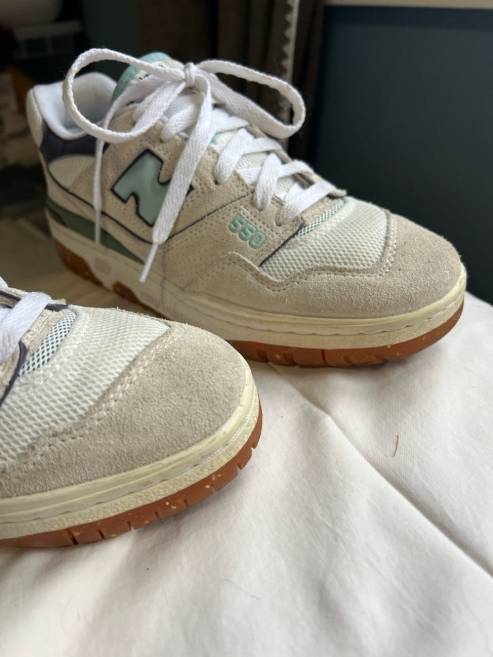 New Balance 550 Sneaker Cream with Teal accents - Picture 6 of 8